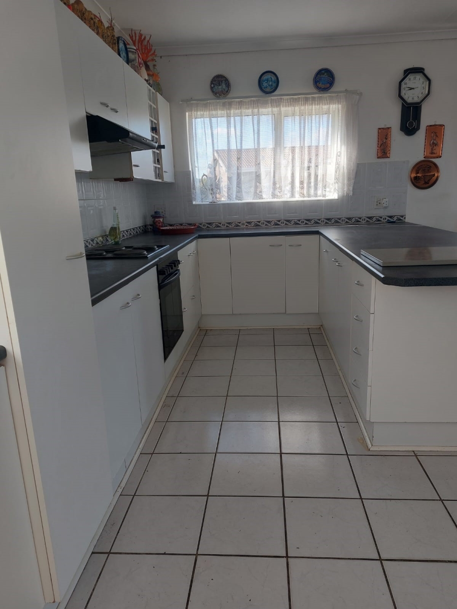 5 Bedroom Property for Sale in Wavecrest Eastern Cape